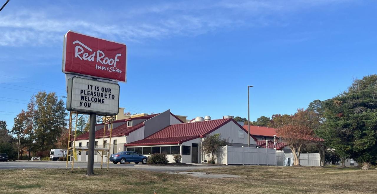 Red Roof Inn & Suites Newport News Exterior photo